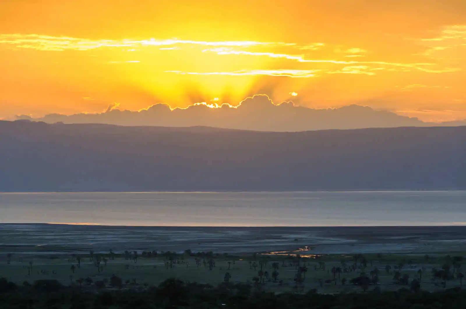 Coucher de soleil sur le lac Eyasi, Tanzanie