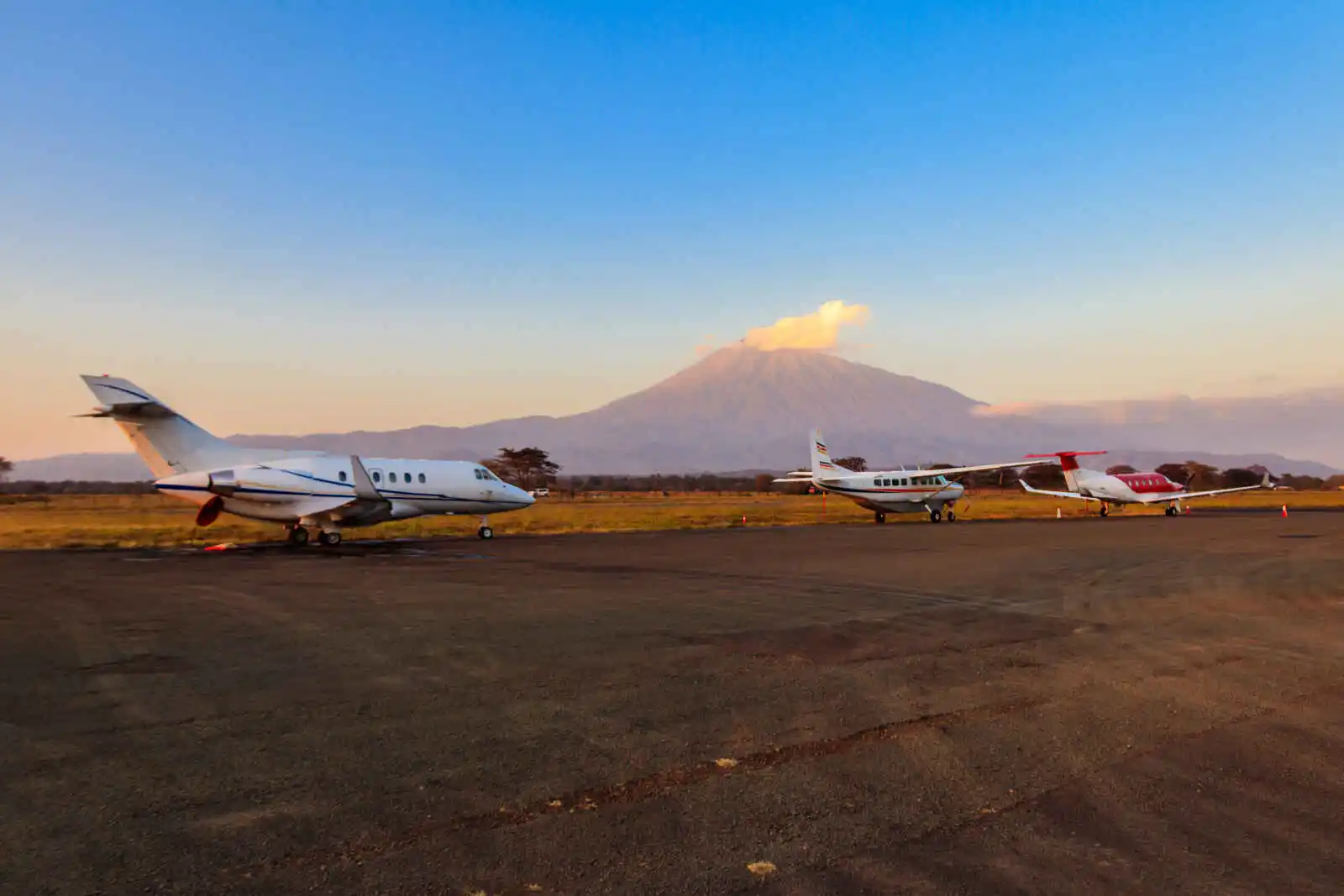 Vue sur la montagne Meru, aéroport d'Arusha, Tanzanie