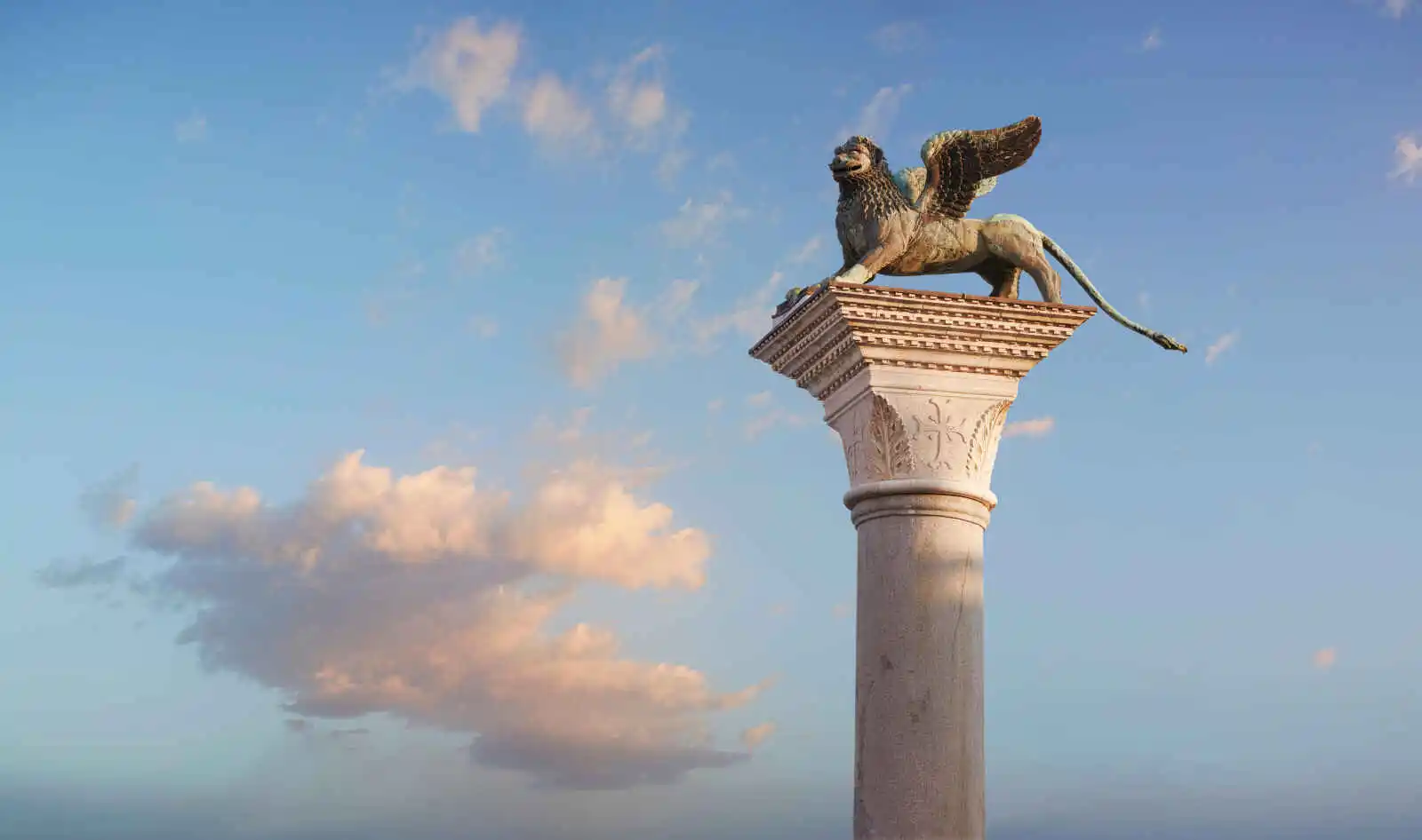 Détail de la Colonne du Lion, place Saint-Marc, Venise, Italie