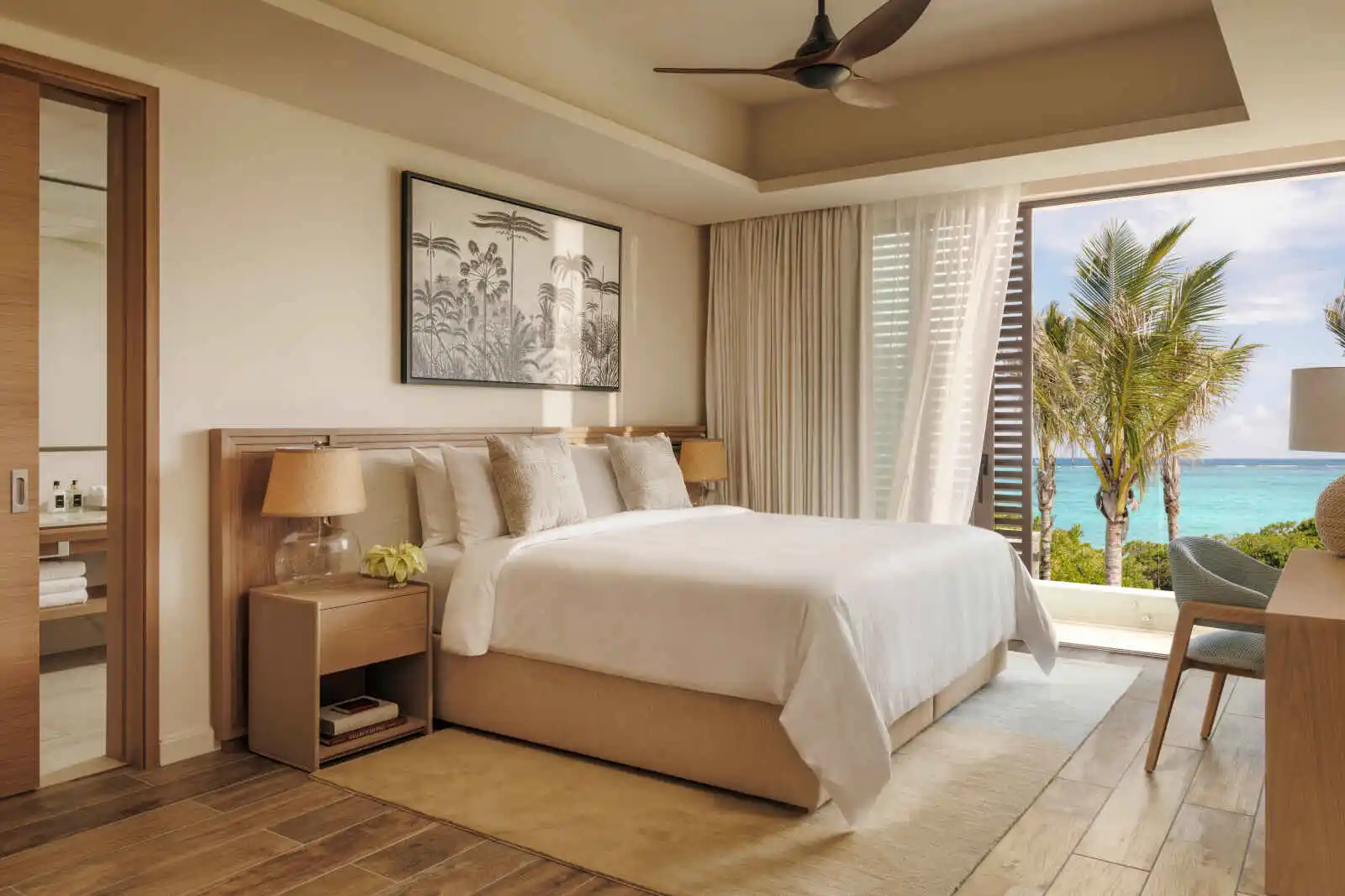 Image Private Homes, résidence 5 chambres front de mer avec piscine