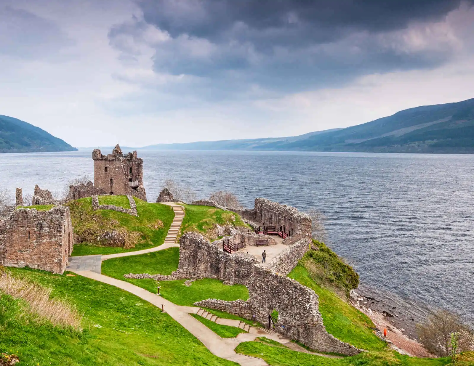 Loch Ness et château d'Urquhart