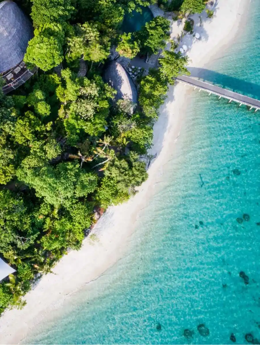 Vue aérienne de la plage de l'hôtel, Bawah Reserve
