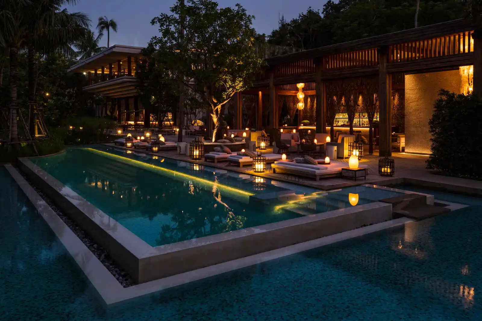 Piscine de l'hôtel de nuit, Rosewood Phuket