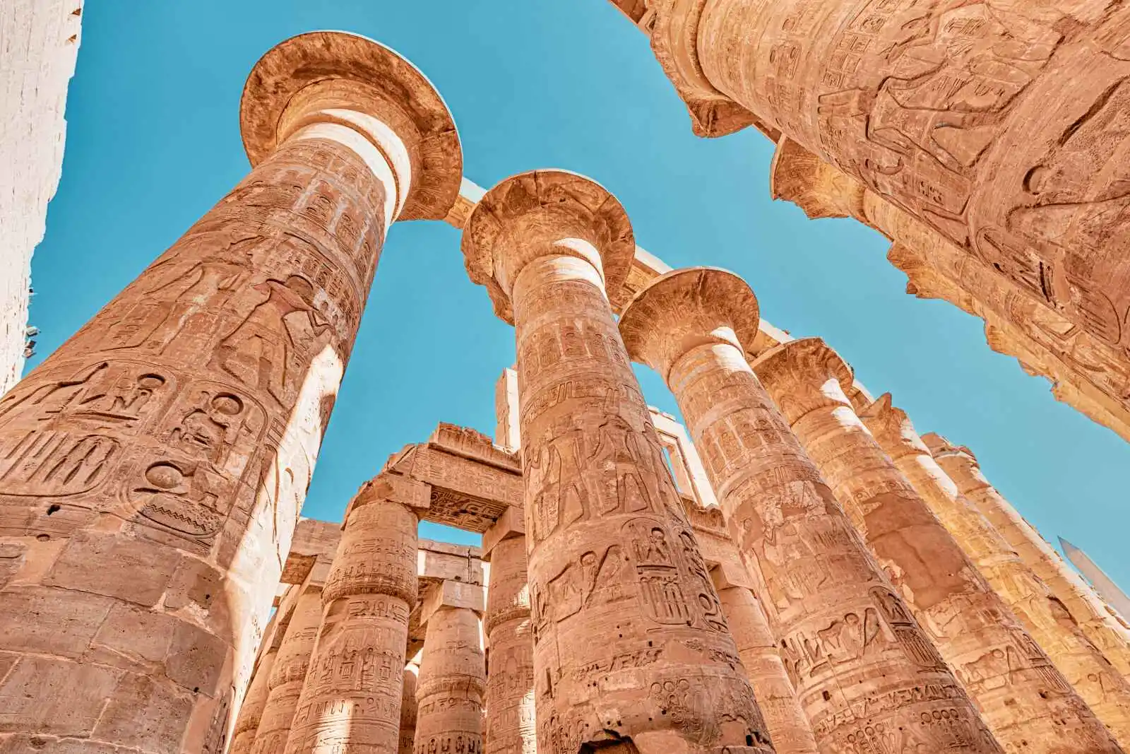 Salle hypostyle et colonnes, temple de Karnak, Louxor, Egypte
