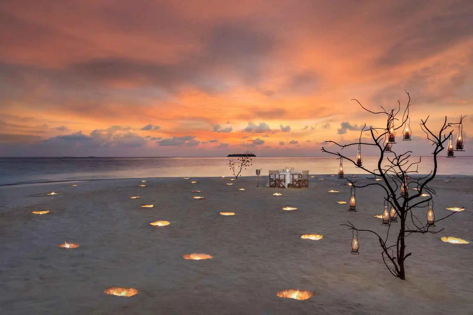 Diner privé sur la plage de l'hôtel, Anantara Kihavah Maldives Villas