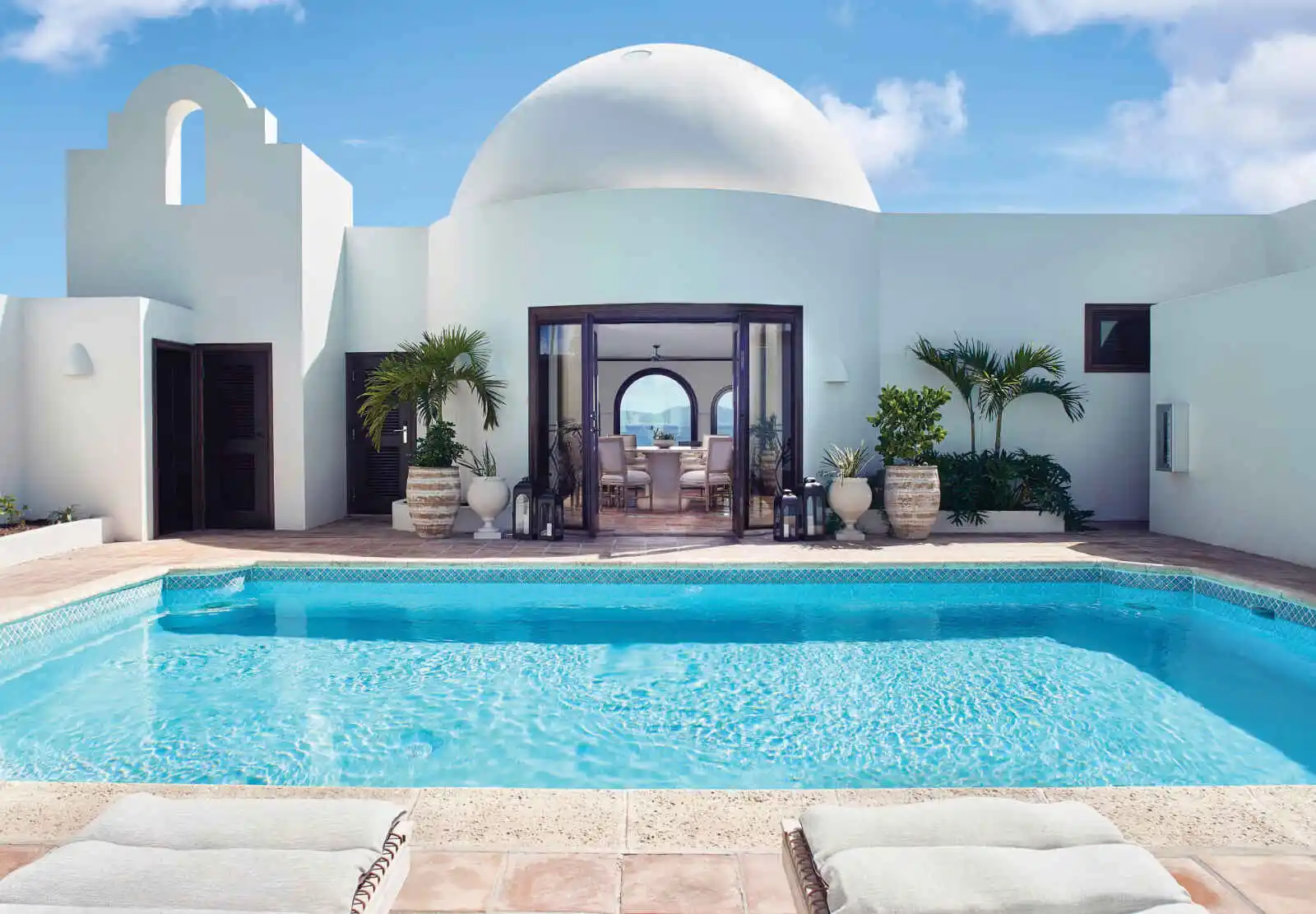 Image Suites beachfront one bedroom pool