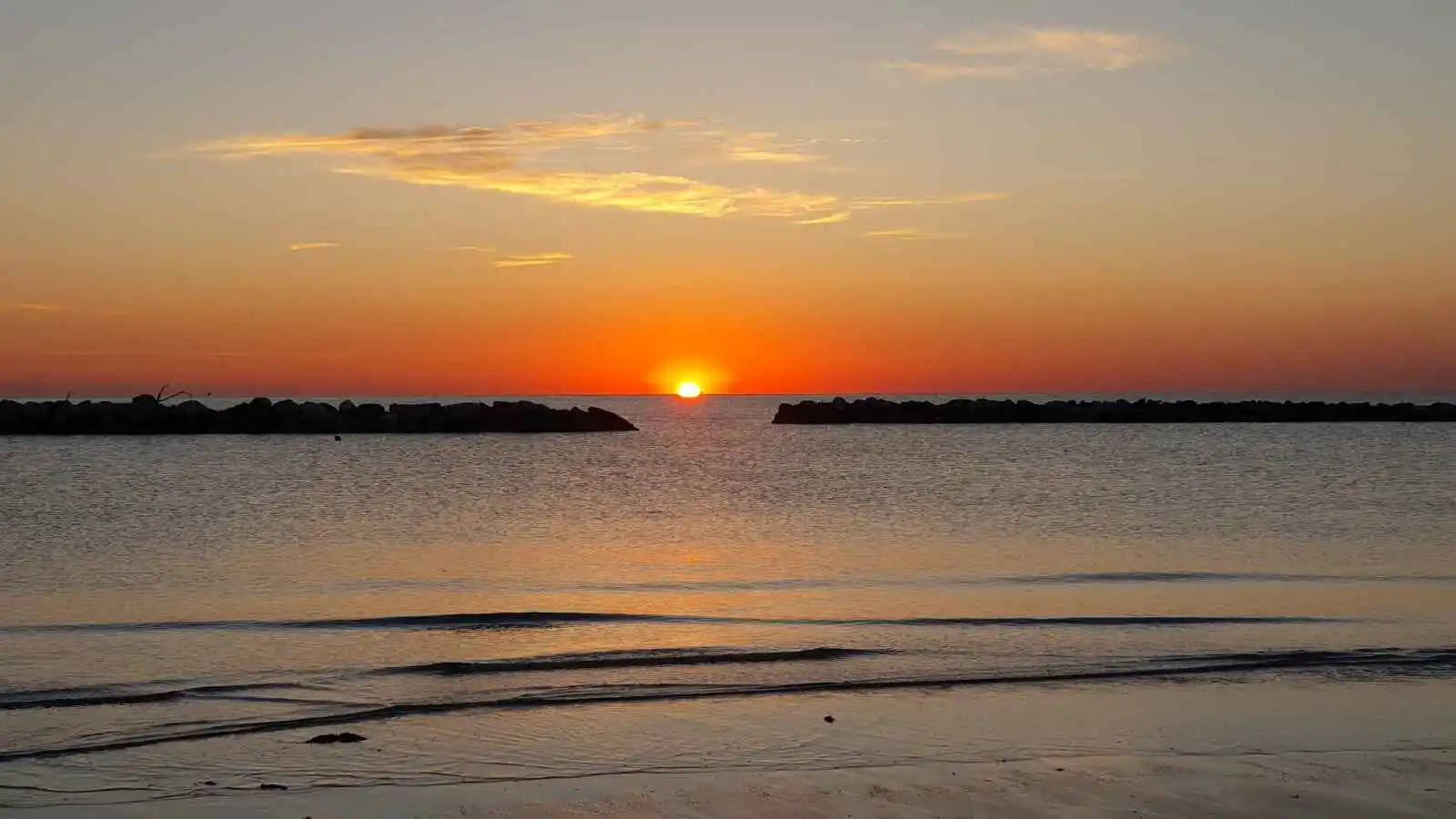 Lever du soleil sur la mer adriatique, Italie