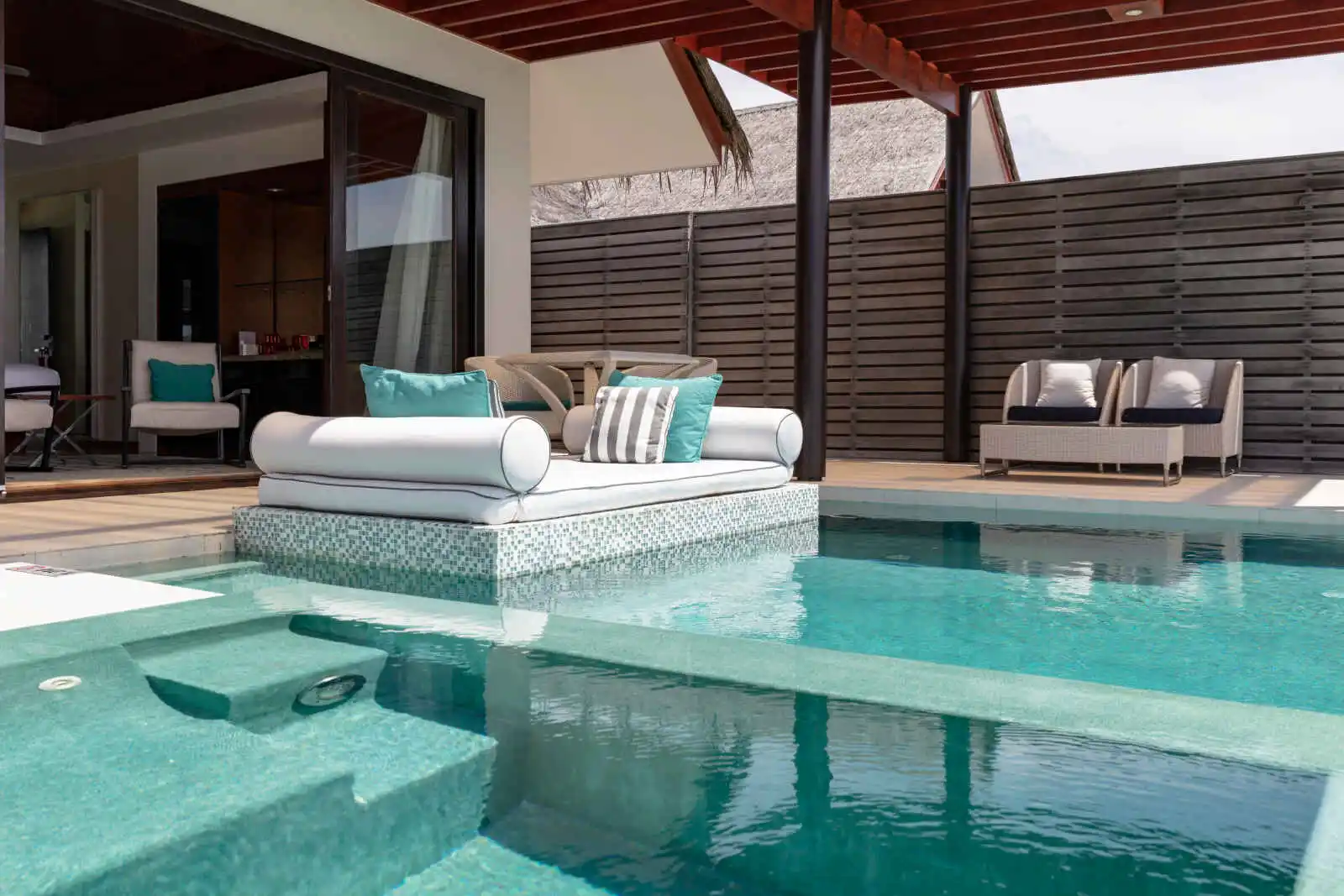 Image Villa deluxe sur pilotis avec piscine
