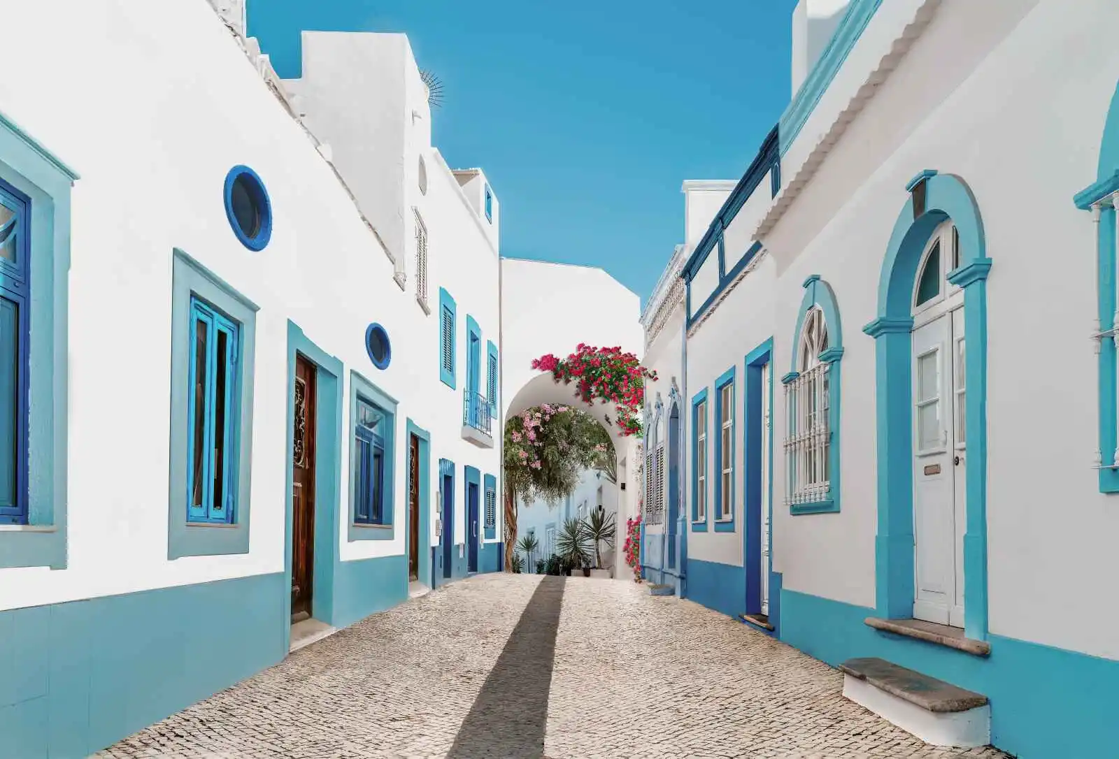 Rues avec maisons traditionnelles, Olhao, Algarve
