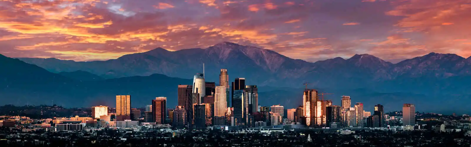 Coucher de soleil sur la skyline de Los Angeles, États-Unis