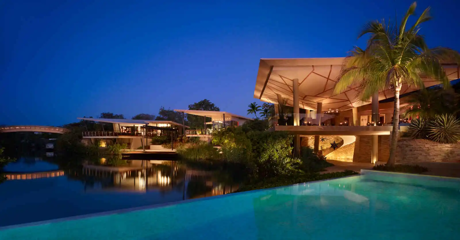 Piscine de l'hôtel de nuit, Rosewood Mayakoba