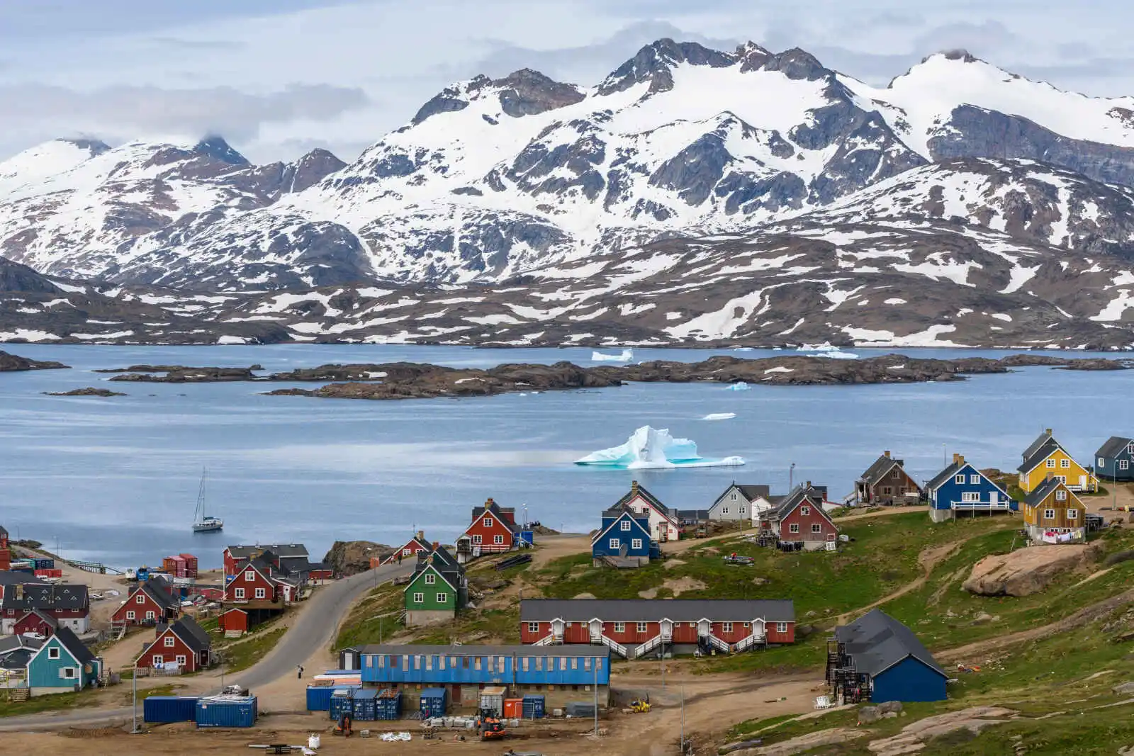 Tasiilaq et le fjord de Tasiilaq, région d'Ammassalik, Groenland, Danemark