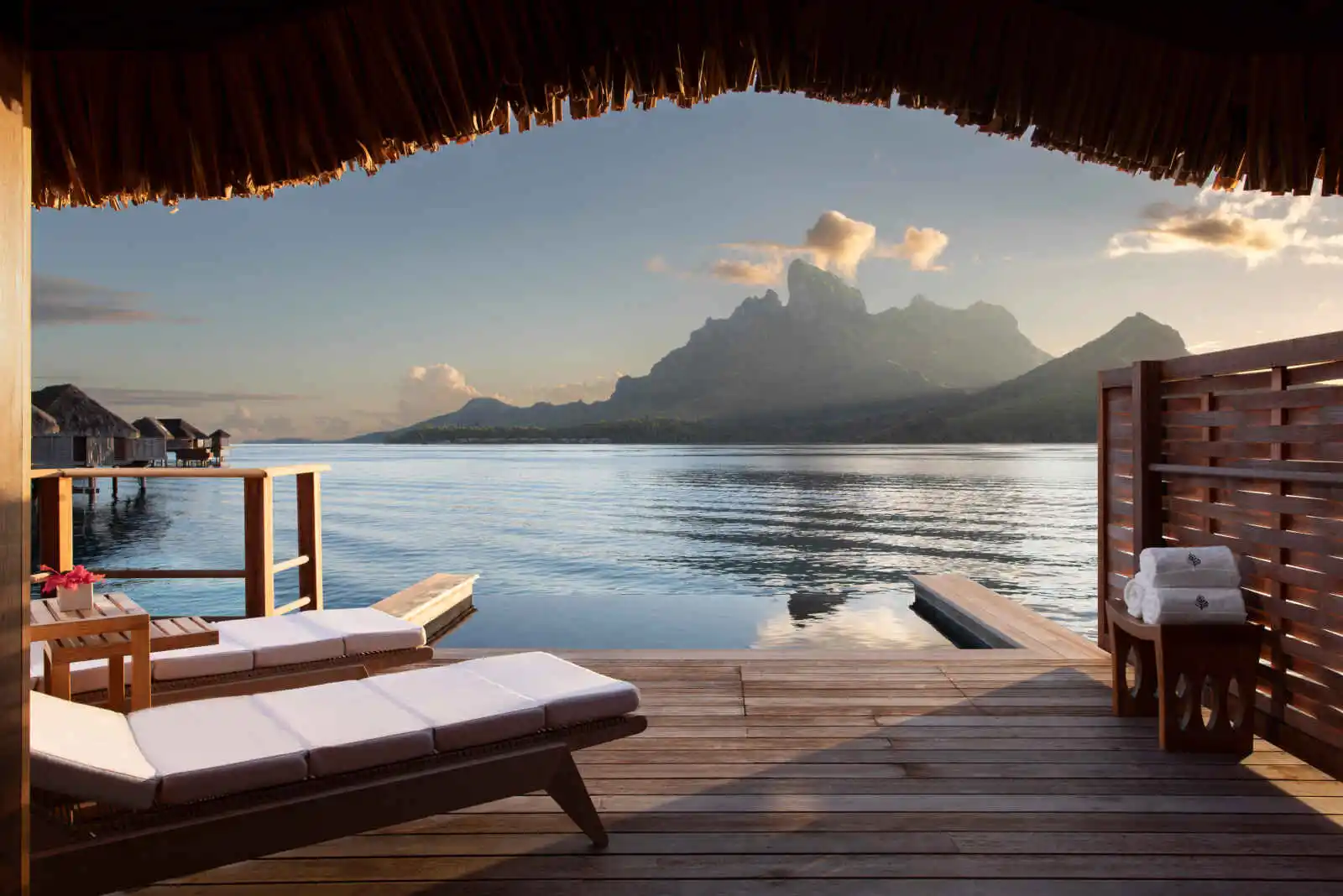 Terrasse, bungalow suite sur pilotis, hôtel Four Seasons Resort Bora Bora, Bora Bora, archipel de la Société