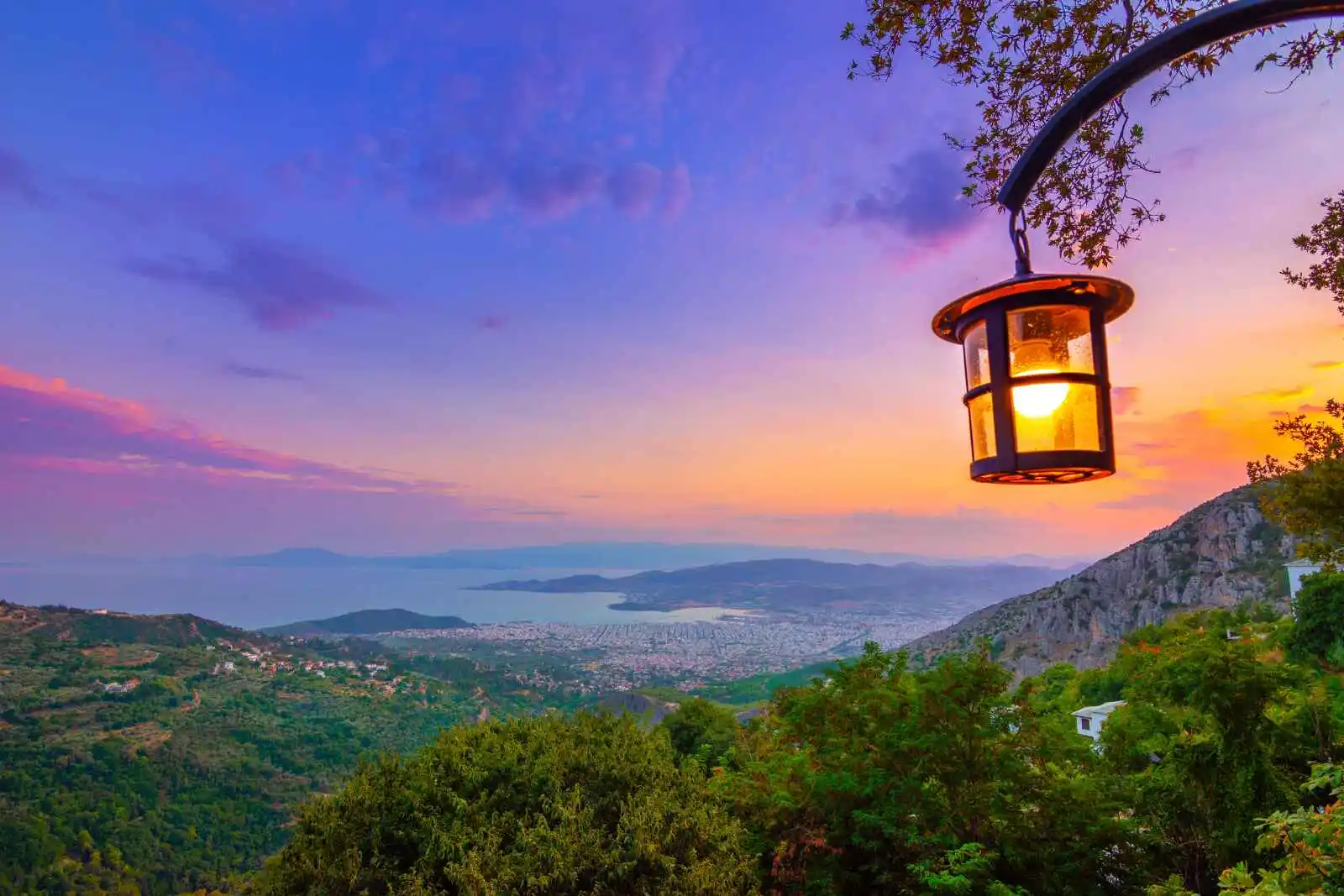 Vue sur Vólos depuis le village de Makrinitsa, Grèce