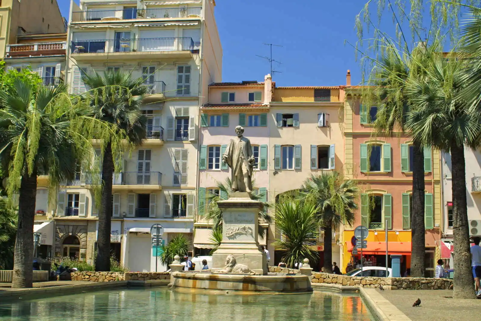Fontaine dans la ville de Cannes, France