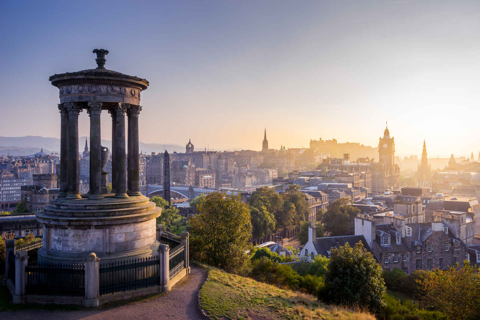 Édimbourg vu depuis le Dugal Stewart Monument à Calton Hill, Écosse, Royaume-Uni