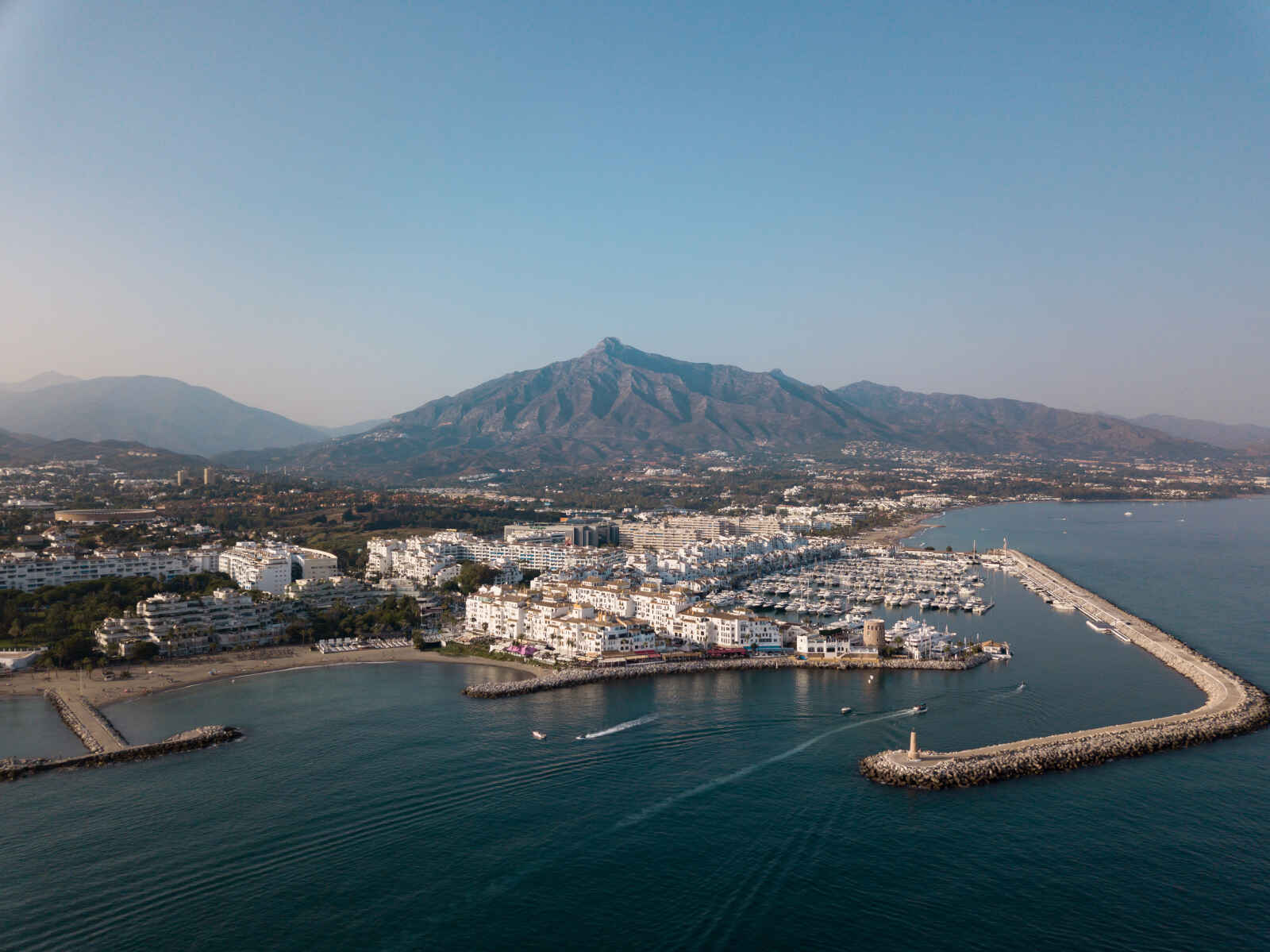 Vue aérienne du port de Banus, Marbella, Espagne