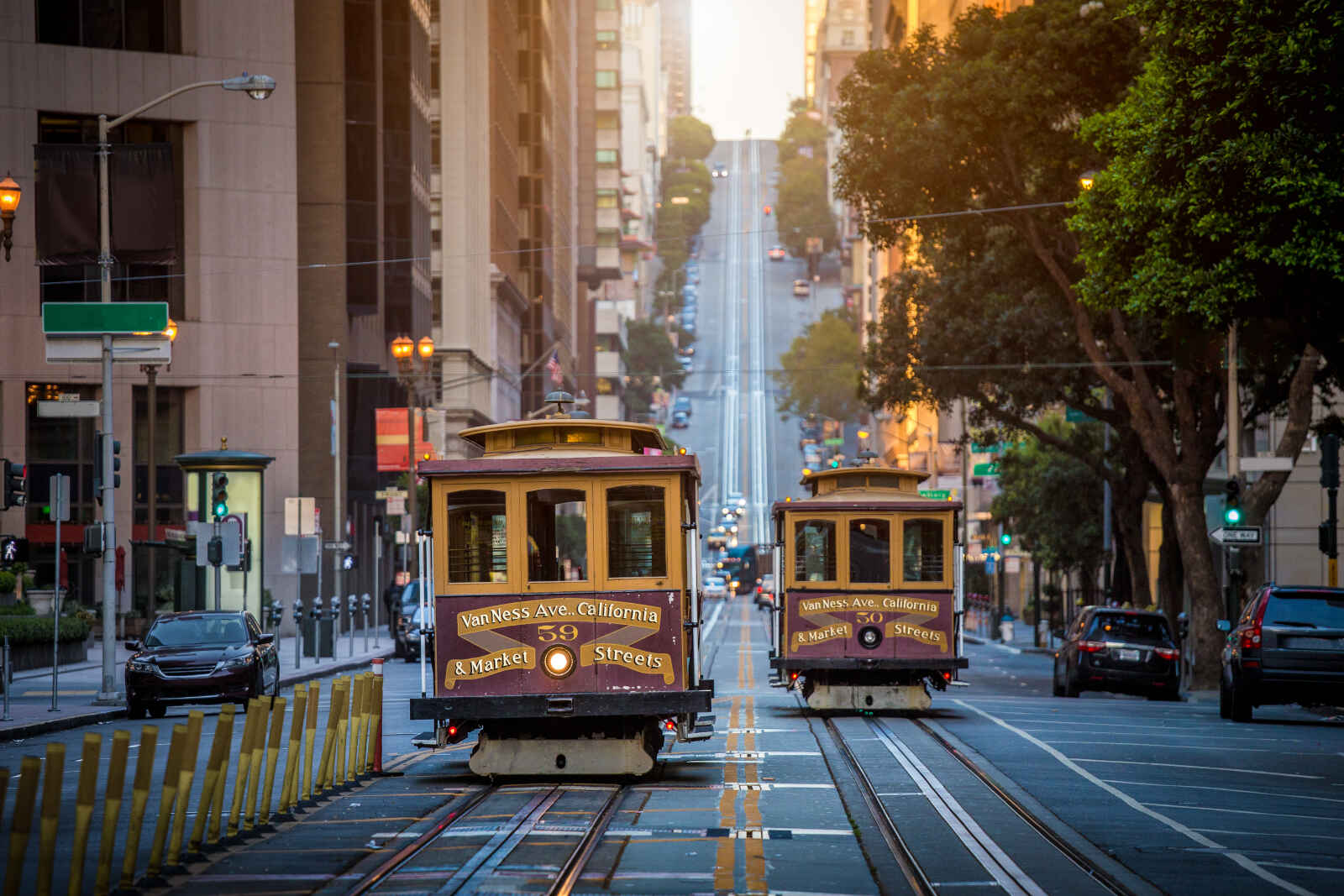 Téléphériques sur California Street, San Francisco, Californie, États-Unis
